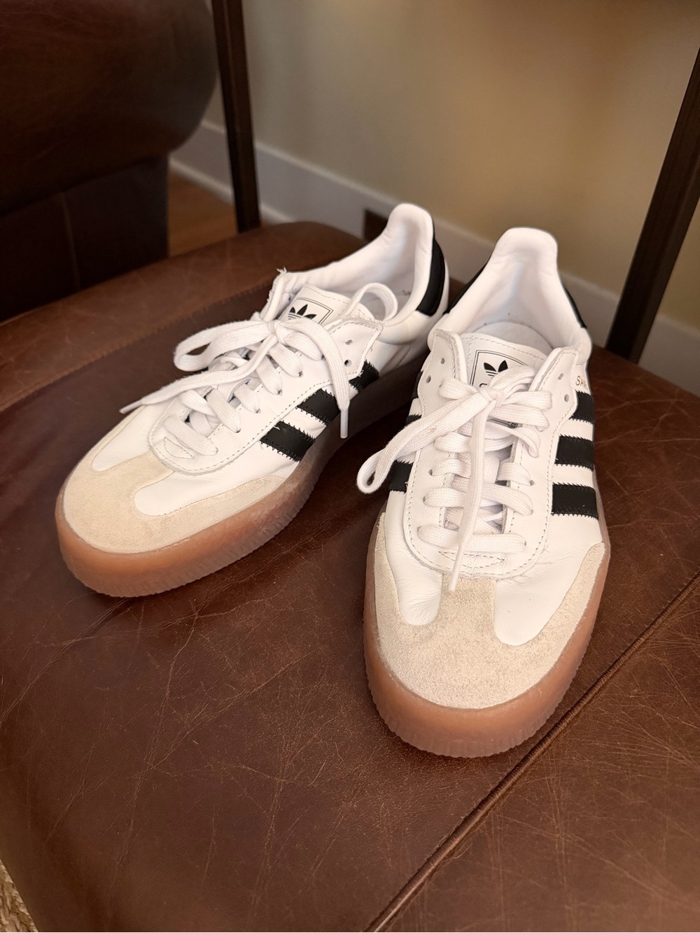 Adidas Women’s Sambae Sneakers in White & Black with Gum Sole. Sz 8.5. EUC. - Picture 3 of 11